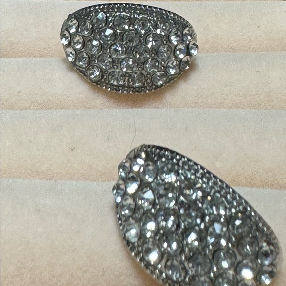 ICY SILVER OVAL EARRINGS - Picture 4 of 11